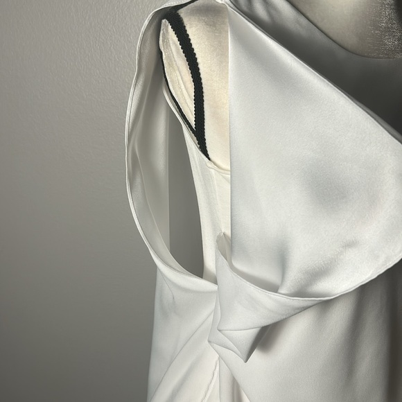 Elegant White Women's Top - Picture 3 of 7